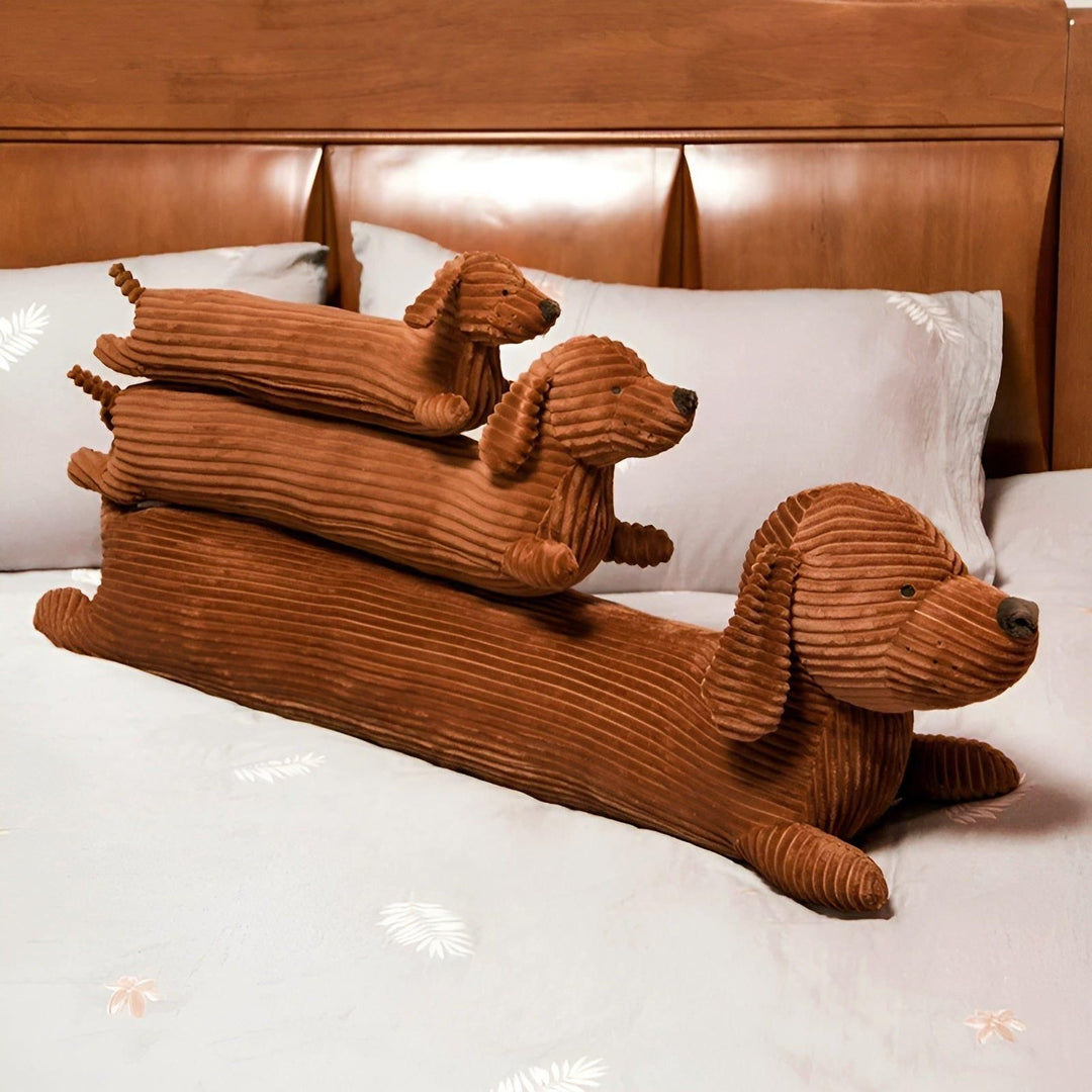 SnuggleHound Pillow – Ergonomisk Dachshund Plysjpute