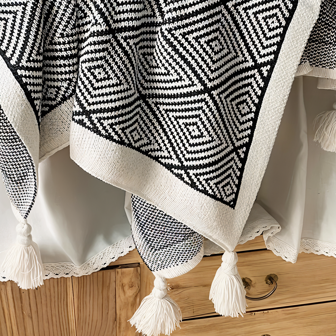 Skanto | POLYSTRIPE – Koselig svart-hvit geometrisk fleece-teppe