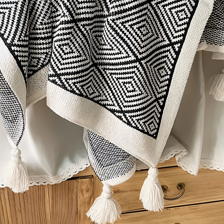 Skanto | POLYSTRIPE – Koselig svart-hvit geometrisk fleece-teppe