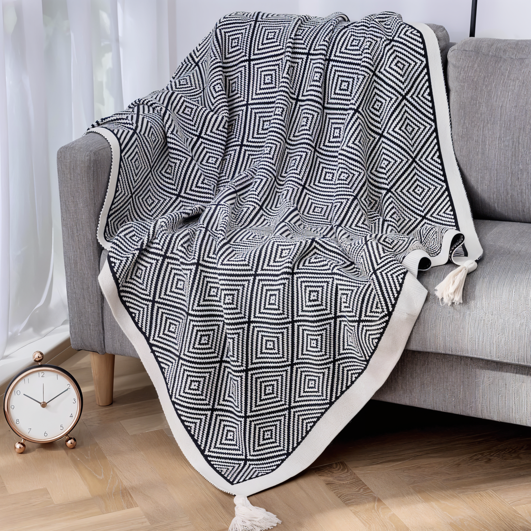 Skanto | POLYSTRIPE – Koselig svart-hvit geometrisk fleece-teppe