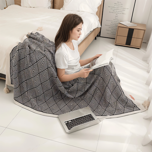 Skanto | POLYSTRIPE – Koselig svart-hvit geometrisk fleece-teppe
