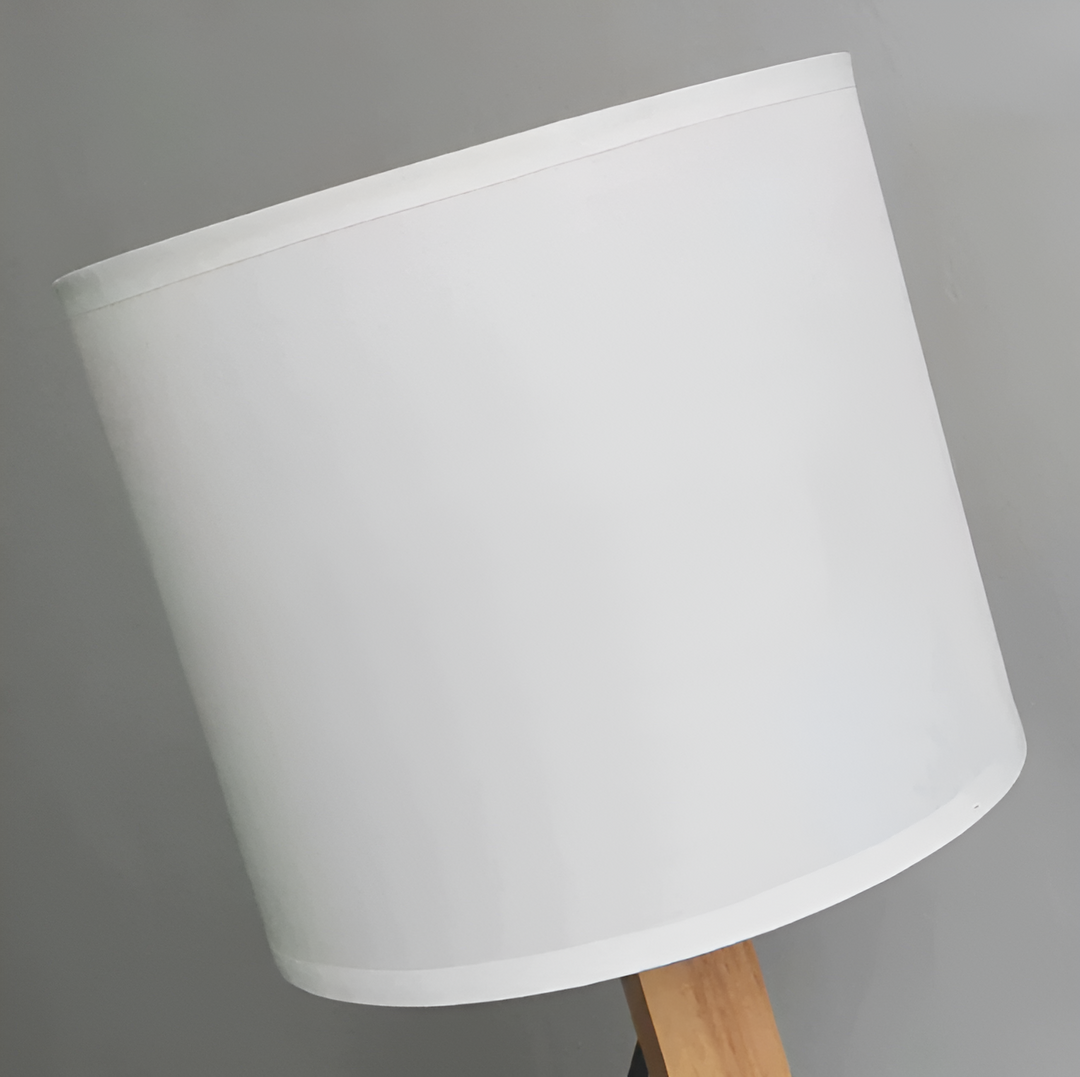 Fleksibel Robot Skrivebord Lampe Laget av Massivt Tre – LumoBot | Skanto