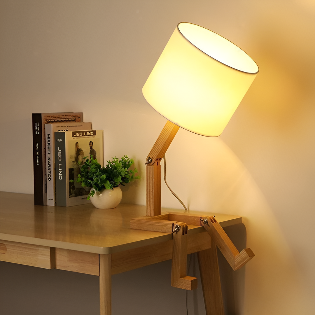 Fleksibel Robot Skrivebord Lampe Laget av Massivt Tre – LumoBot | Skanto
