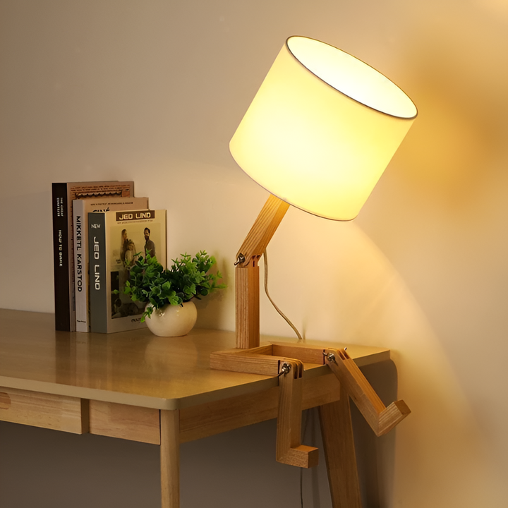Fleksibel Robot Skrivebord Lampe Laget av Massivt Tre – LumoBot | Skanto