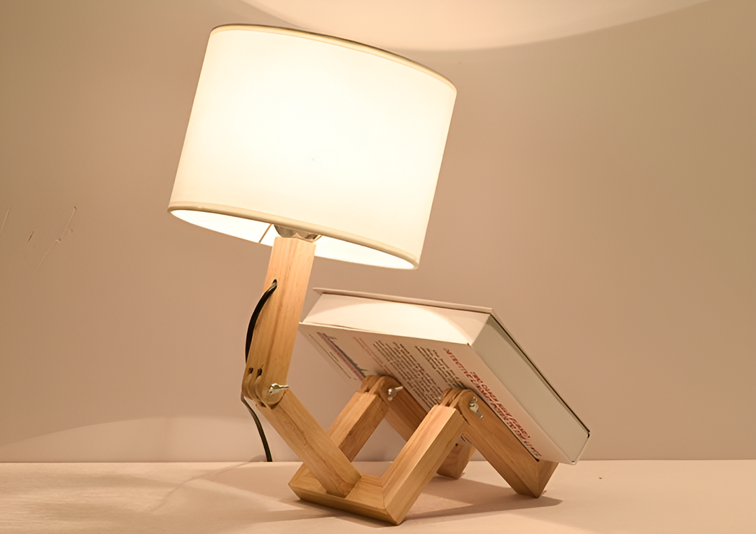 Fleksibel Robot Skrivebord Lampe Laget av Massivt Tre – LumoBot | Skanto