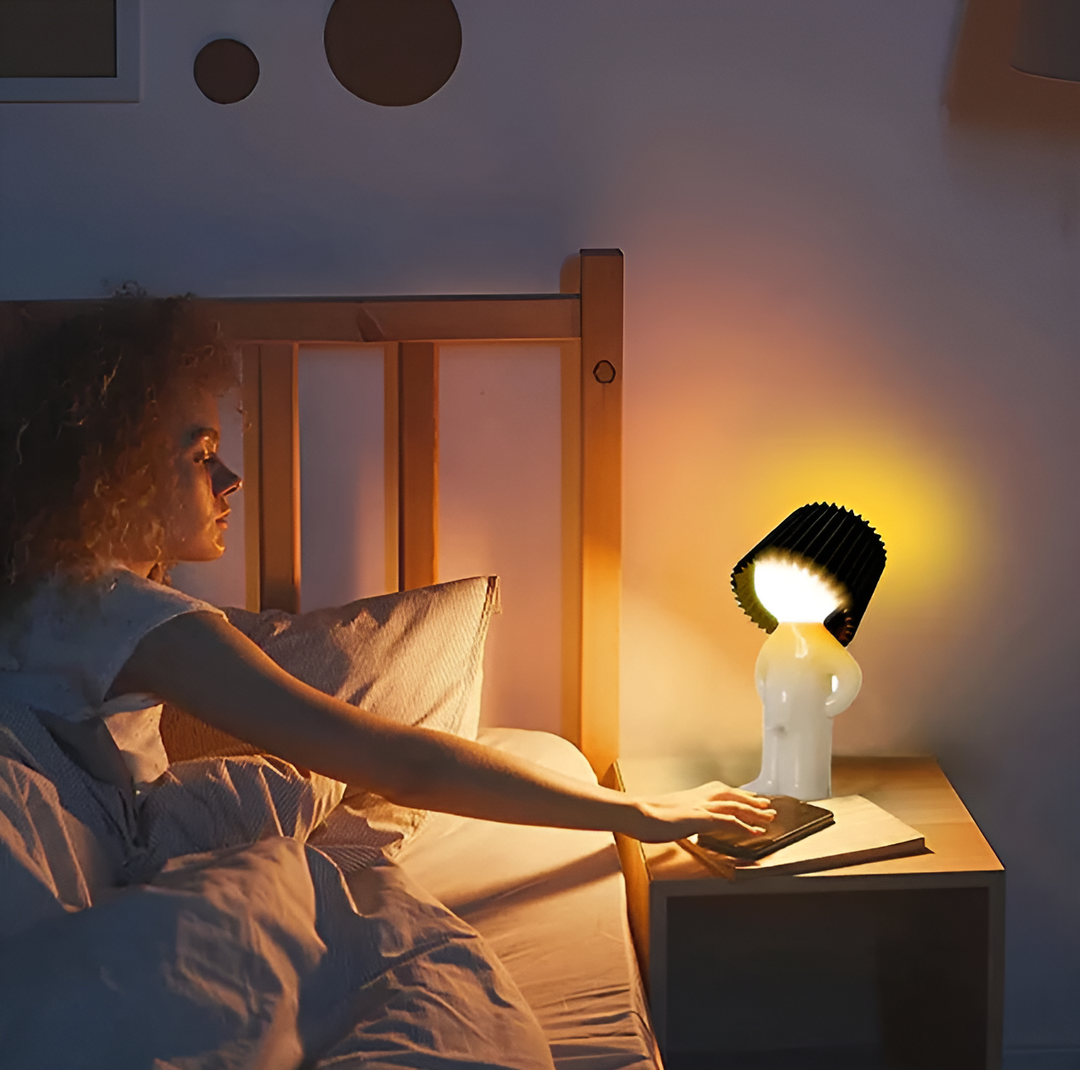 Skanto | Bordlampe - Kreativ liten Shy Boy LED lampe
