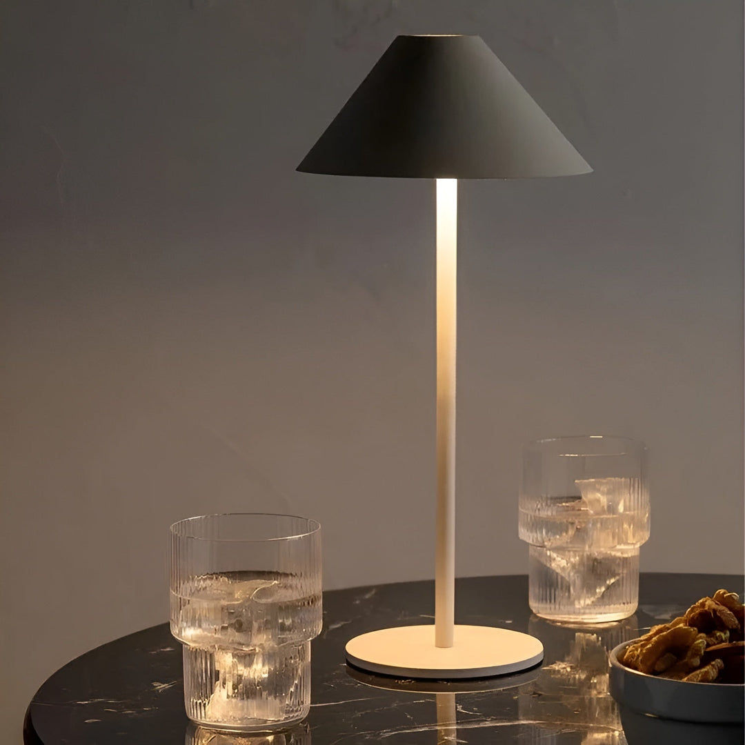Skanto | LumiLuxe - Dimbar nordisk kjegle LED-bordlampe med berøringskontroll