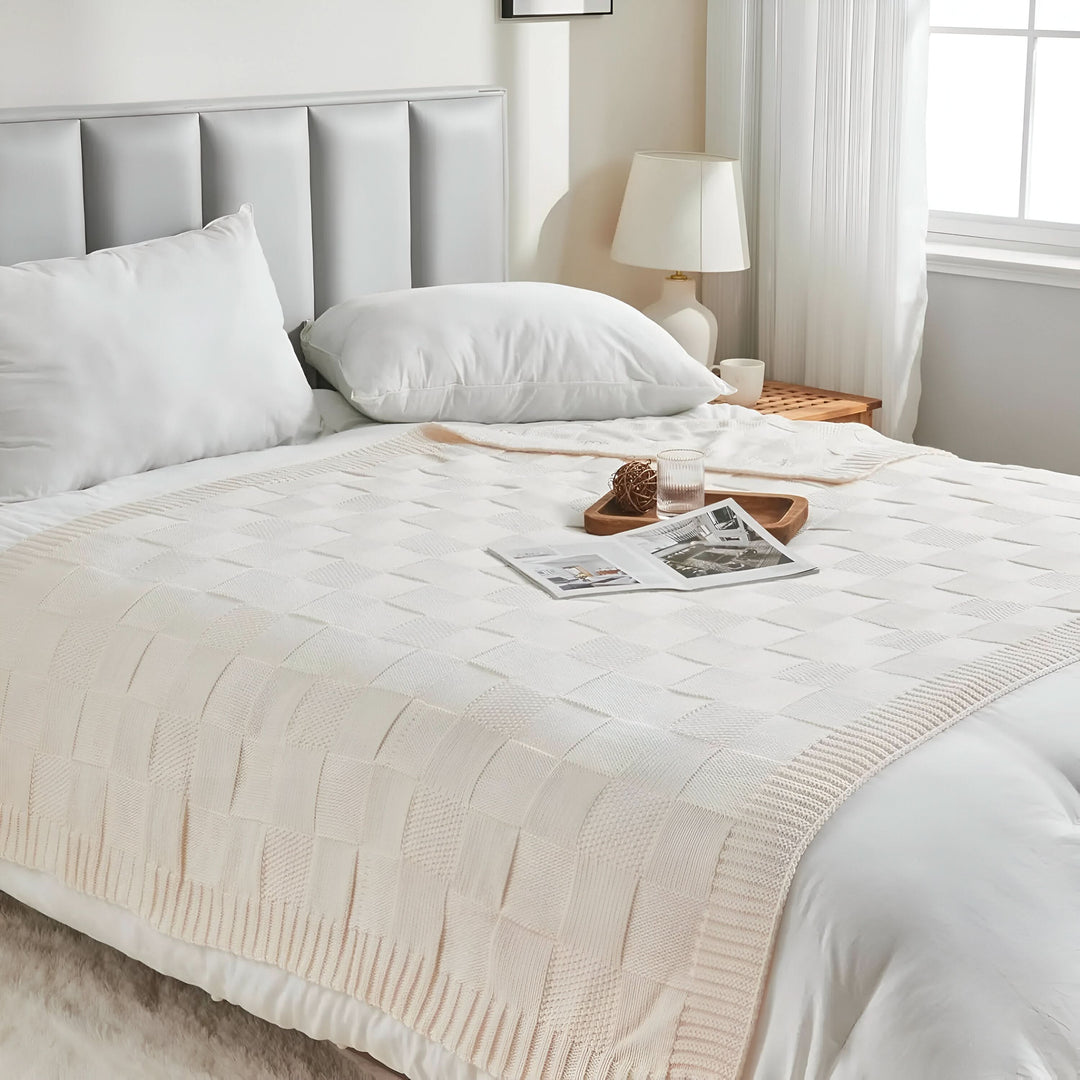 Skanto | MONOSTRIPE – Minimalistisk strikket teppe