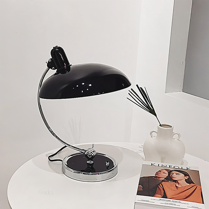 Skanto | Justerbar vintage skrivebordslampe laget av jern – Virella