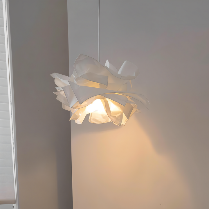 ShadeGlow Justerbar Pendellampe med Skulpturert Papirskjerm Design Skanto