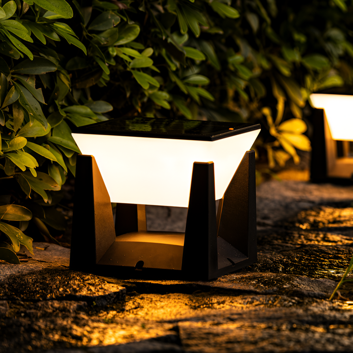 Skanto | Svart firkantet solcellelampe for hagen