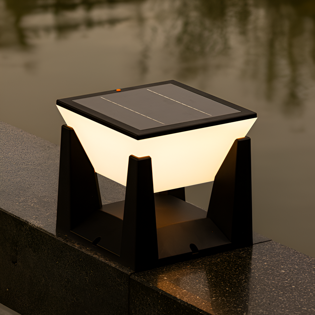 Skanto | Svart firkantet solcellelampe for hagen