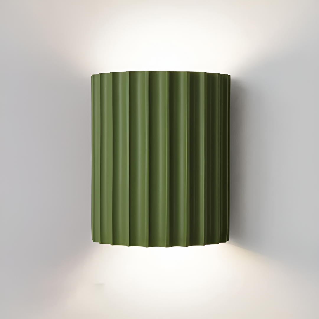 Skanto | Stripete LED vegglampe laget av harpiks for en moderne nordisk atmosfære