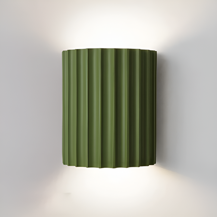 Skanto | Stripete LED vegglampe laget av harpiks for en moderne nordisk atmosfære