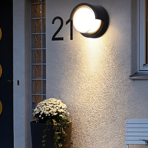 Vanntett utendørs LED-vegglampe med bevegelsessensor | Skanto