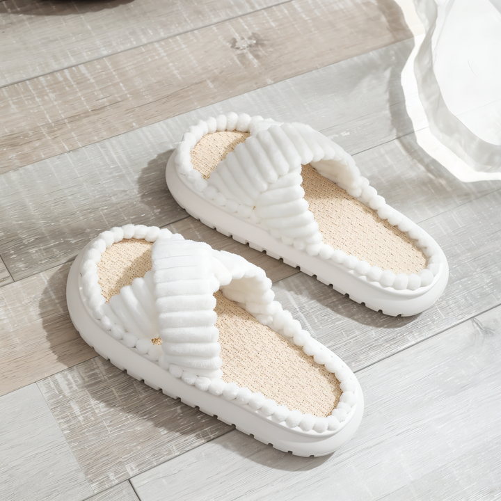 Skanto | Sofie - Fôrede slippers laget av plysj med kryssbånd