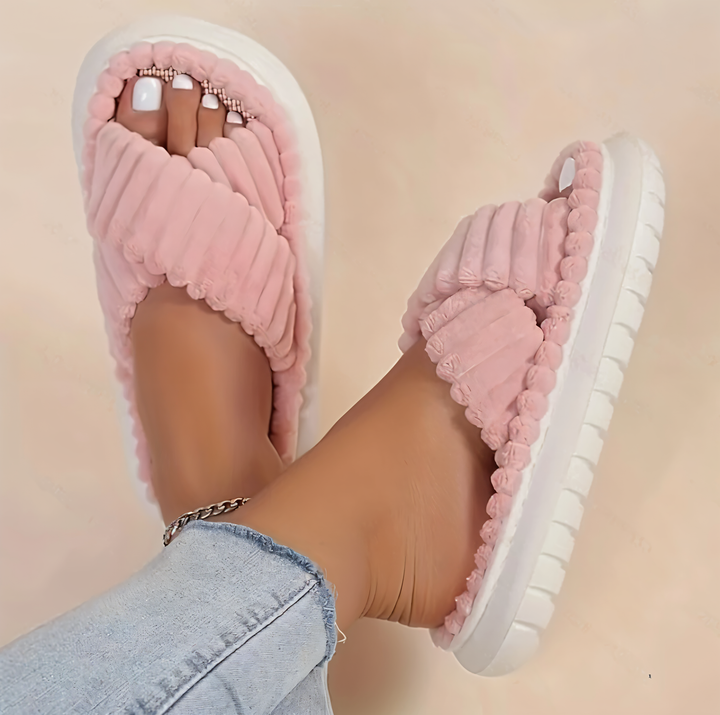 Skanto | Sofie - Fôrede slippers laget av plysj med kryssbånd