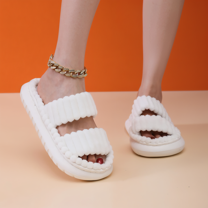 Skanto | Sofie - Fôrede slippers laget av plysj med kryssbånd