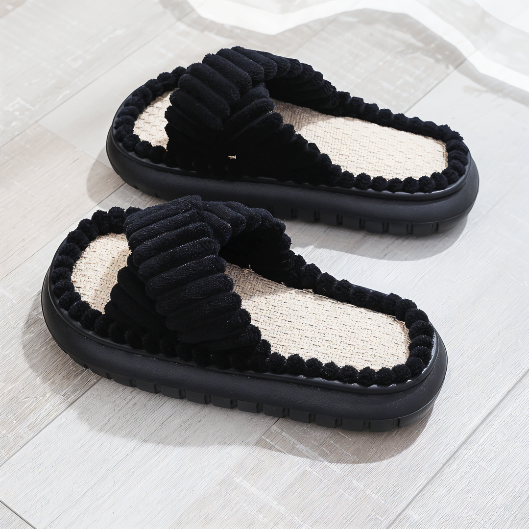 Skanto | Sofie - Fôrede slippers laget av plysj med kryssbånd
