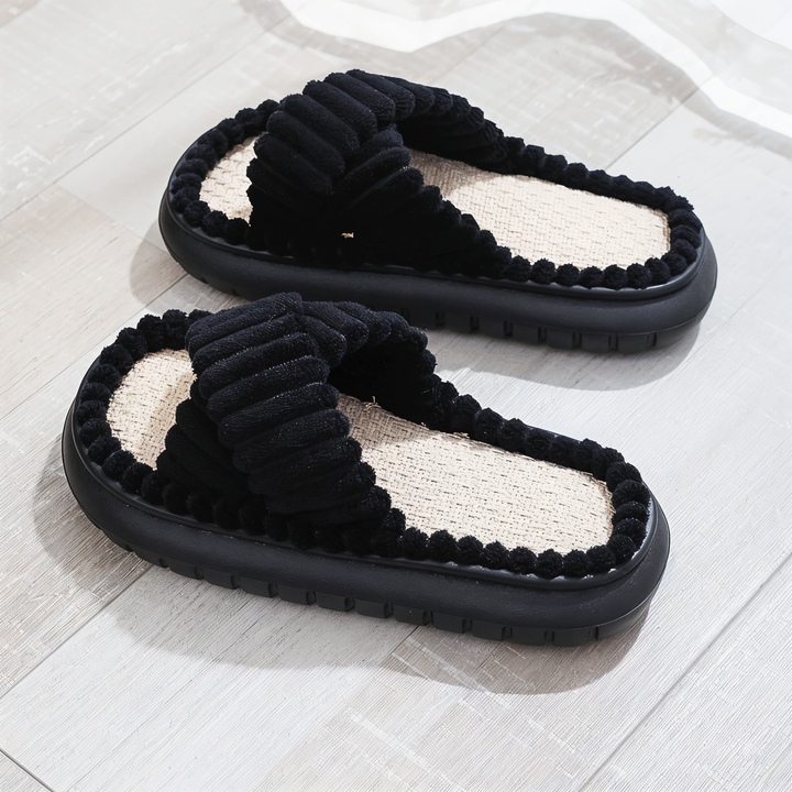 Skanto | Sofie - Fôrede slippers laget av plysj med kryssbånd