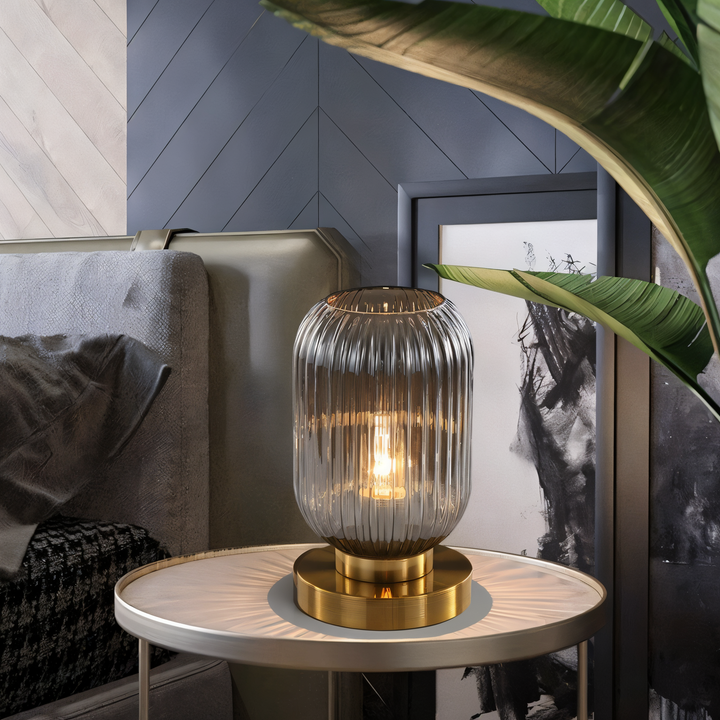 Skanto | Nordisk Bordlampe med Ribbebehandlet Glass