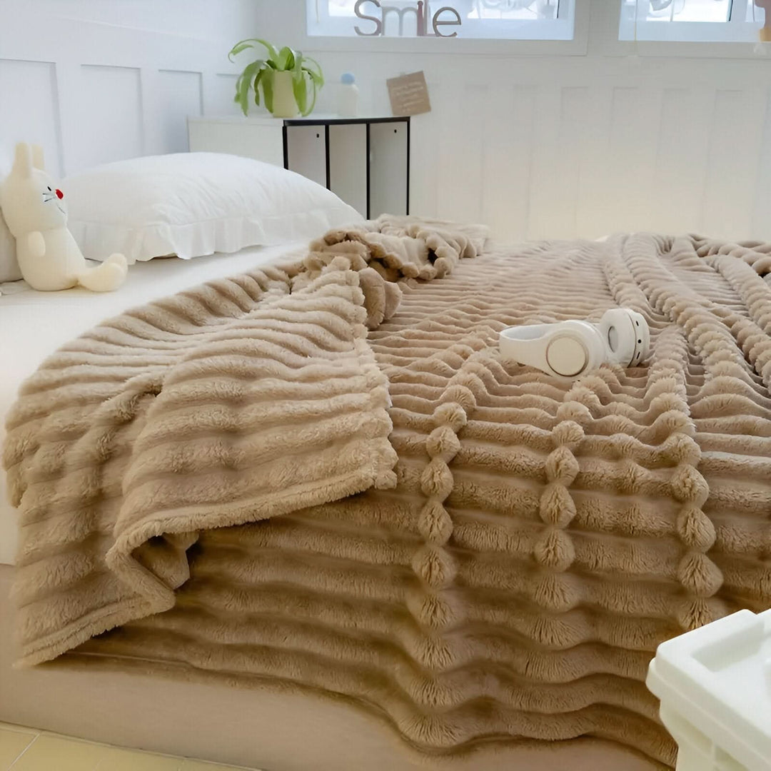 Skanto | STRIPEPLUSH – Myk stripete fleece teppe