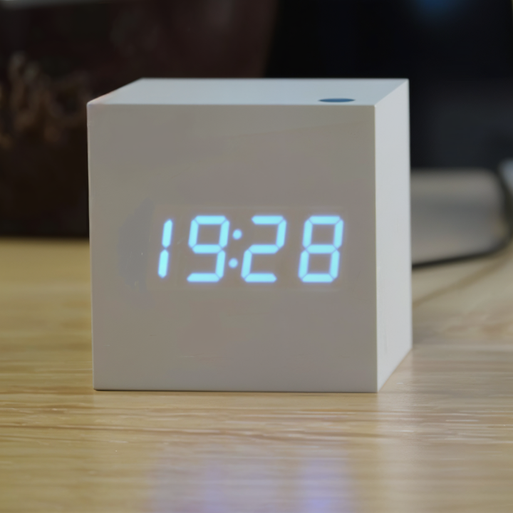 Skanto | Digital LED Klokke - Kubeklokke - Treklokke