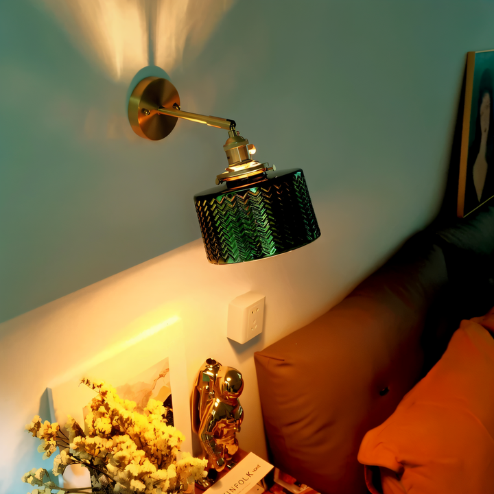 Skanto | Justerbar LED Vegglampe i Ribbete Glass i Skandinavisk Design
