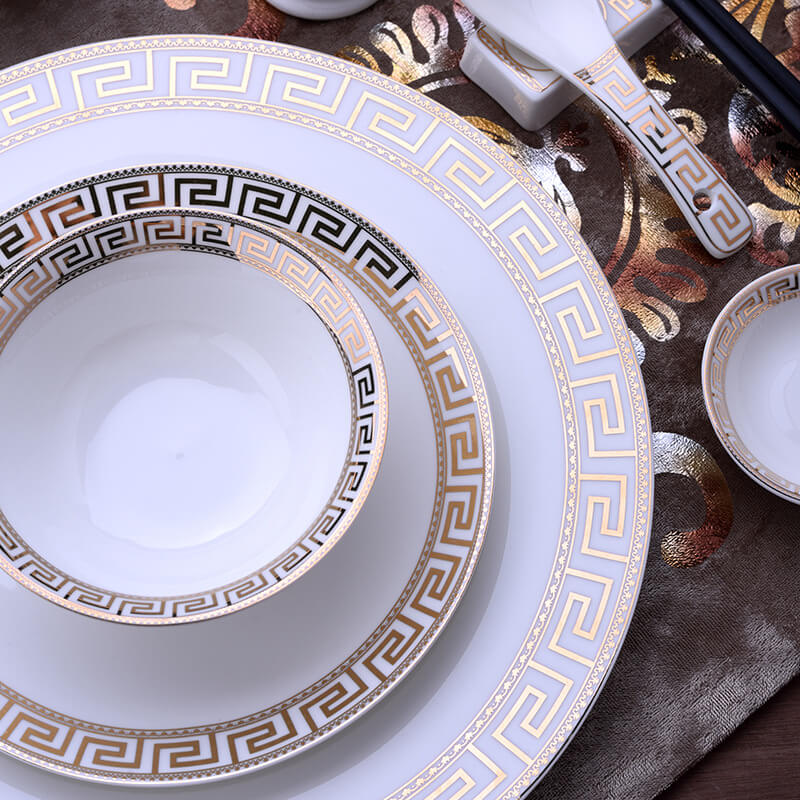 Skanto | Luxuriöses Keramik-Tafelservice | Elegantes Goldrand-Design | Weiß
