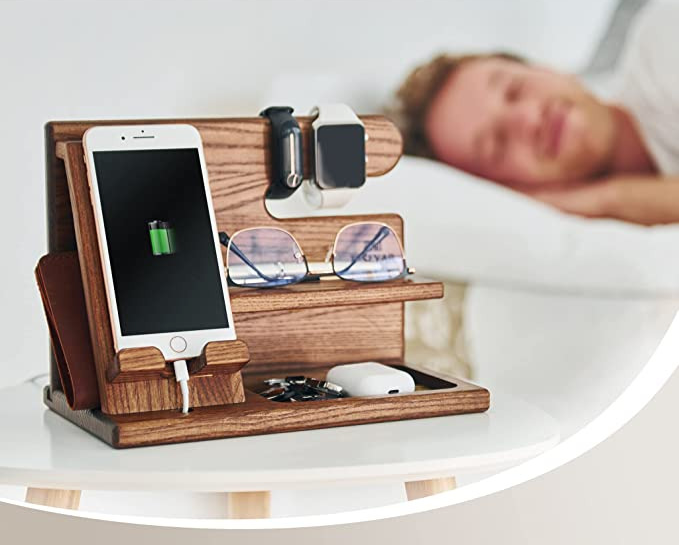 WoodDock – Stilig Tre Organizer for Enheter Skanto