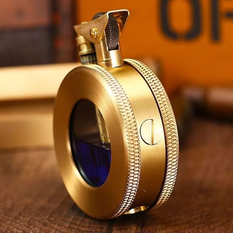 Skanto | Retro storm lighter med robust metallkabinett