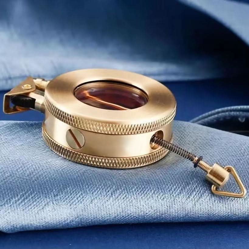 Skanto | Retro storm lighter med robust metallkabinett