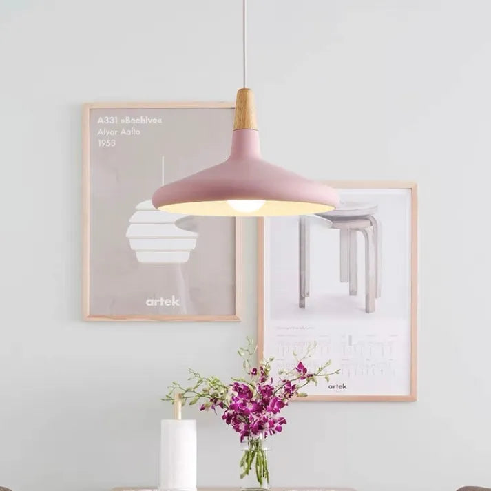 Skanto | Moderne eleganse i form av en stilig konisk pendellampe