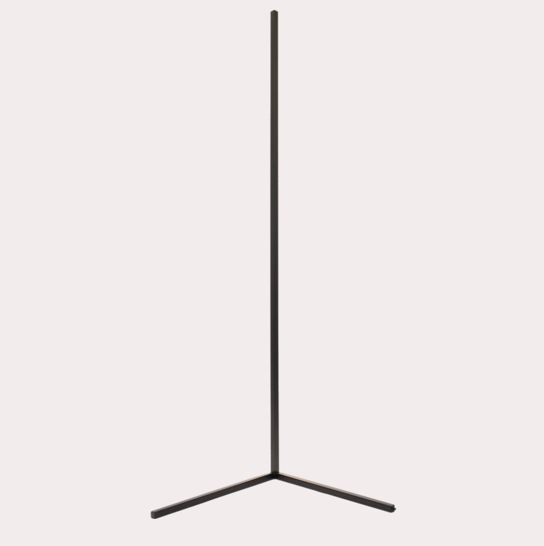 Skanto | Stående Hjørne Lampe LED Dimbar Minimalistisk Design