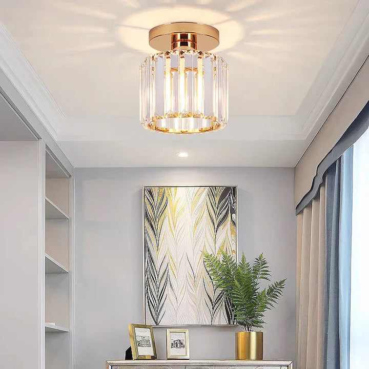 Skanto | Moderne Krystal Taklampe med Gull- og Svart Detaljer – Stilfull Belysning for Hjemmet Ditt
