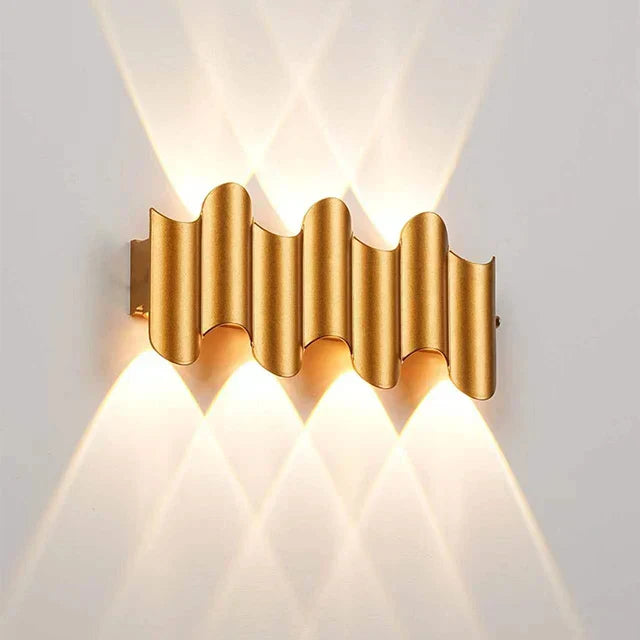 Moderne vegglampe med naturlig glød | Skanto