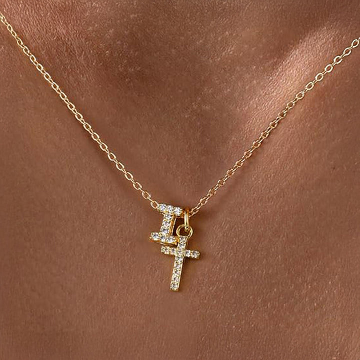 Skanto | Liten Diamant Initial & Kors Smykke