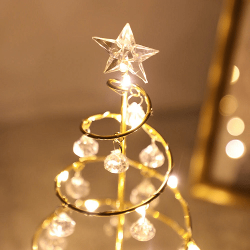 Skanto | LED Juletre Lampe – Spiraldesign & Gylden Stemning