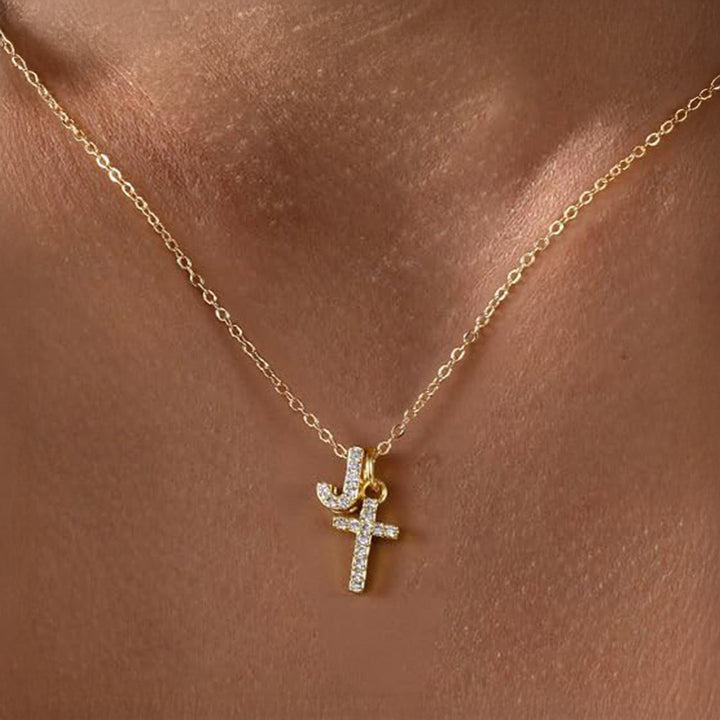 Skanto | Liten Diamant Initial & Kors Smykke