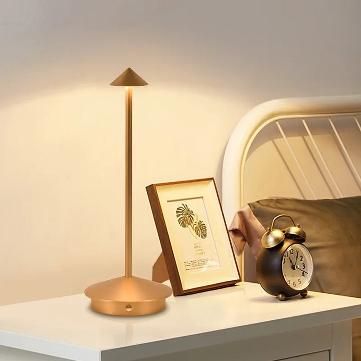 Moderne LED bordlampe med berøringssensor – Dimbar, trådløs og minimalistisk design | Skanto