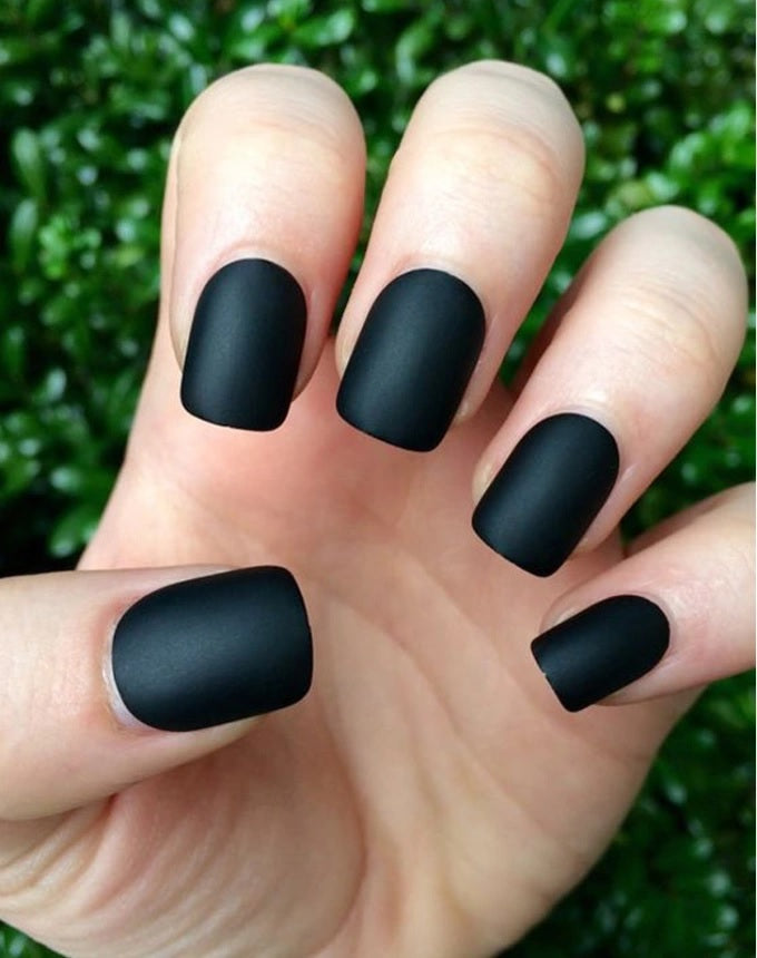 Midnight Matte Black Neglelakk | Skanto
