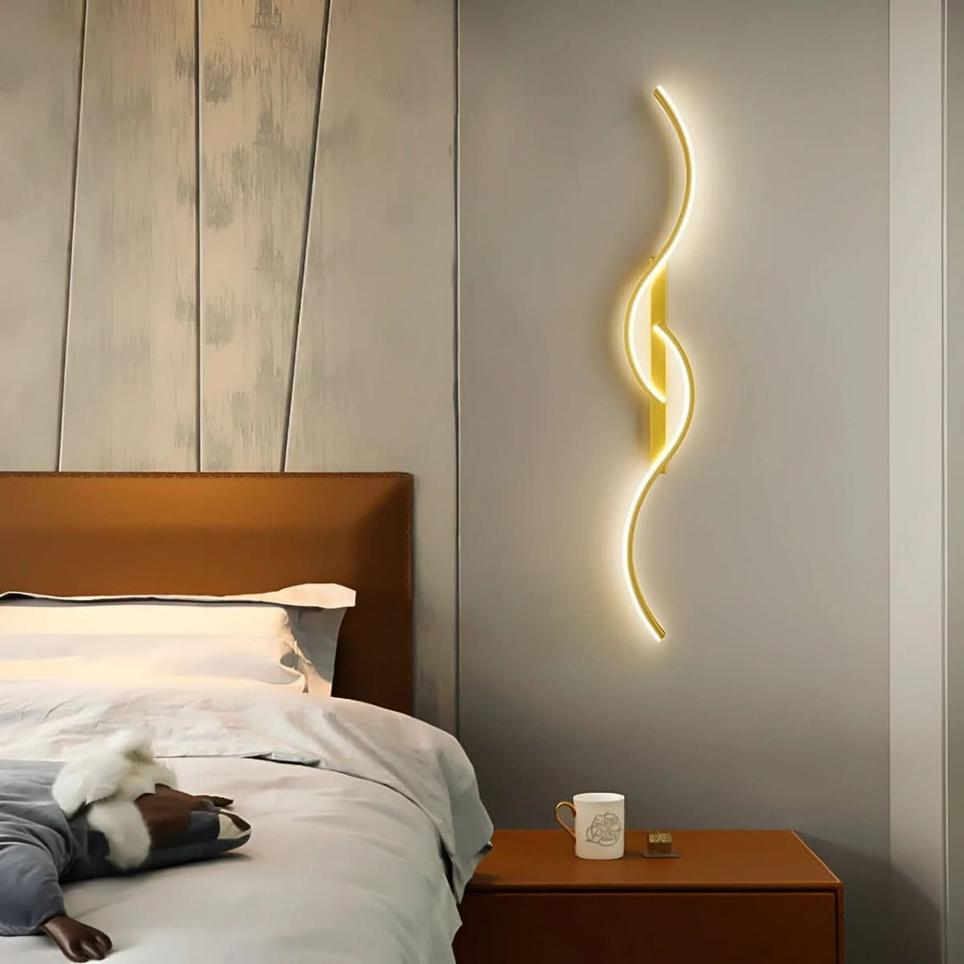 Skanto | Moderne buet LED vegglampe for atmosfærisk belysning