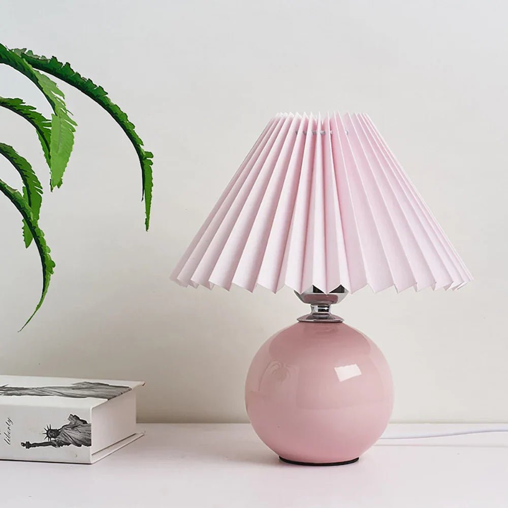 Skanto | Elegant Vintage Bordlampe med Foldbar Lampeskjerm