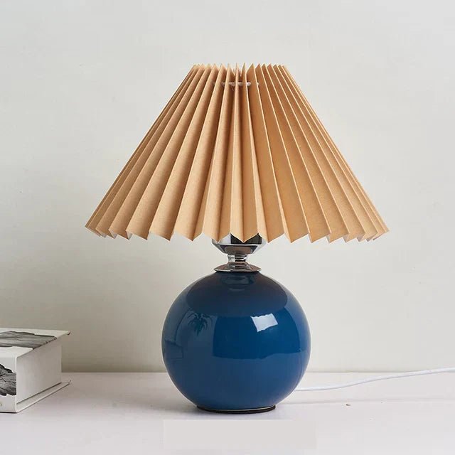 Skanto | Elegant Vintage Bordlampe med Foldbar Lampeskjerm