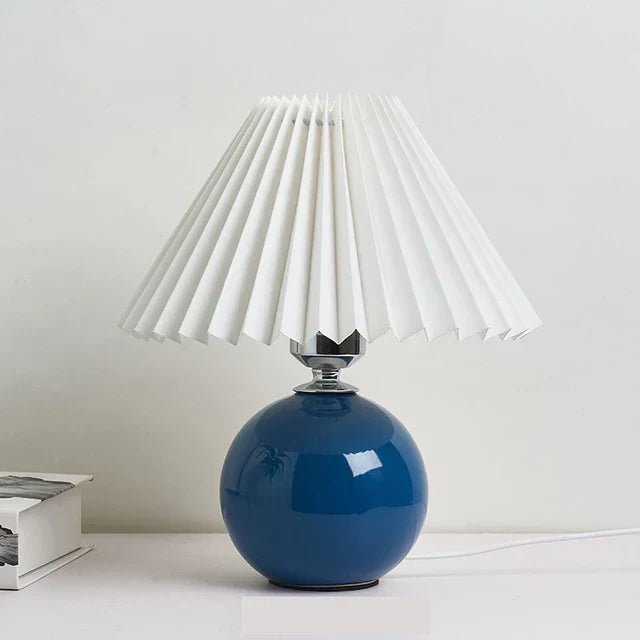 Skanto | Elegant Vintage Bordlampe med Foldbar Lampeskjerm