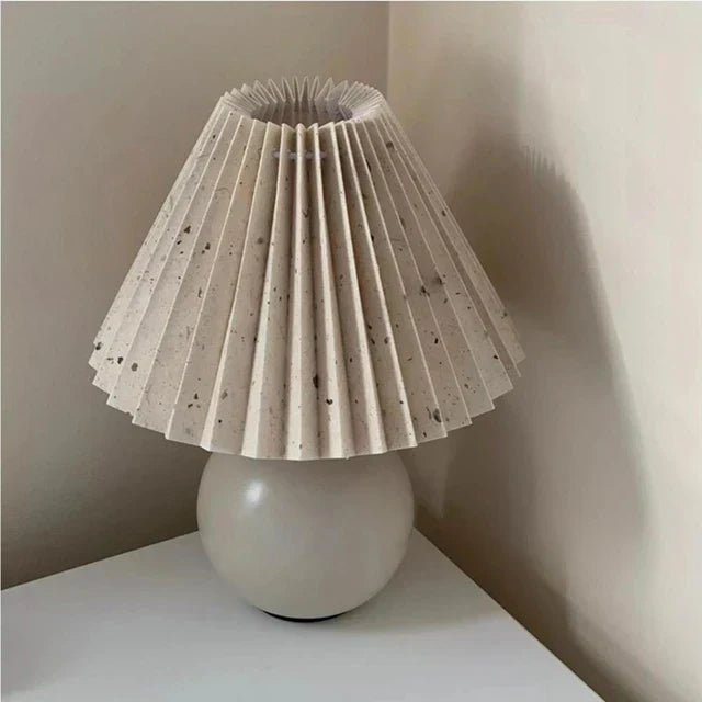 Skanto | Elegant Vintage Bordlampe med Foldbar Lampeskjerm