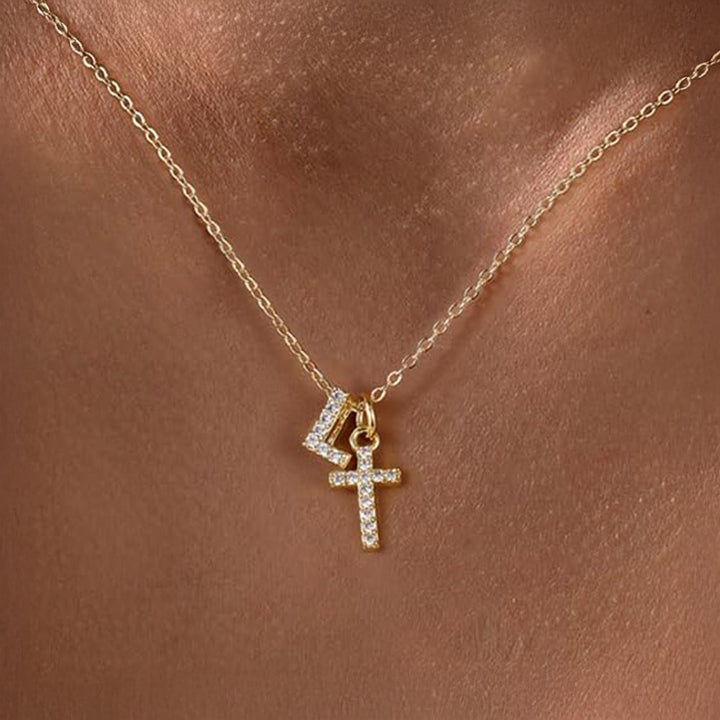 Skanto | Liten Diamant Initial & Kors Smykke