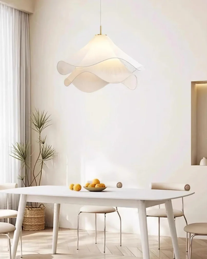 Skanto | Taklampe med blomstermønster og elegant finish