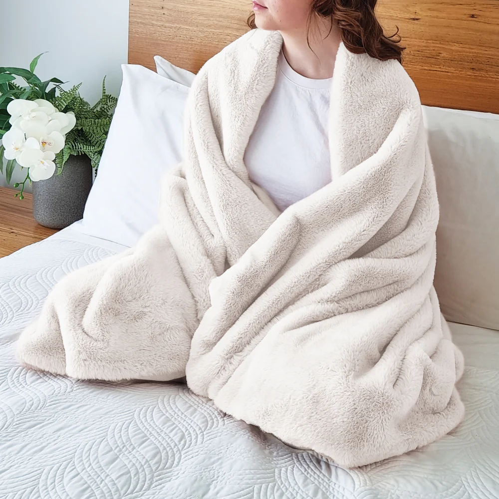 Norvo | Faux Fur Kast - Elfenben