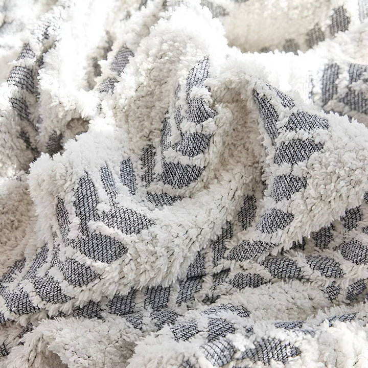 Skanto | Leaf Fringed Lace Sofa Cover